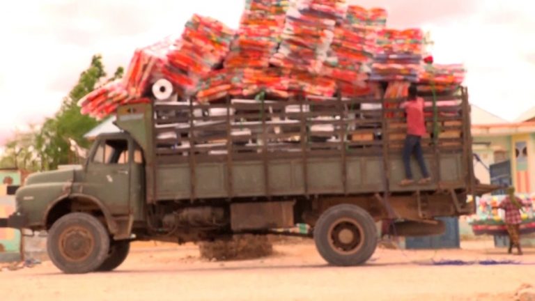 Wasaaradda Caafimaadka Galmudug Oo Qalabka Ka Hortago Covid-19 Gaarsiisay Magaalada Cadaado+Sawirro
