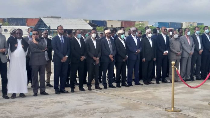 Madaxweyne Farmaajo Oo Ka Qeybgalay Salaadda Janaazada Meydka, Aun Xasan Abshir Faarax +Sawirro