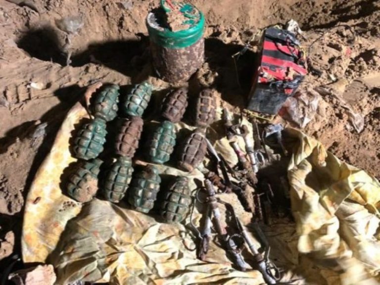 Maleeshiyaad ka tirsan argagixisada Al-shabaab oo wata banbaanooyinka gacanta oo la qabtay