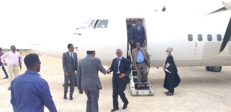 Guddoomiyaha Aqalka sare oo gaaray Dhuusamareeb +Sawirro.