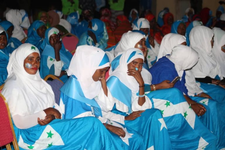 Maamulka degmada Gaalkacyo ee galmudug oo qabtay Dibad bax balaaran Oo Lugu Taageerayay Madaxweynaha Jamuuriyadda Federaalka Somalia  Xasan Sheikh.