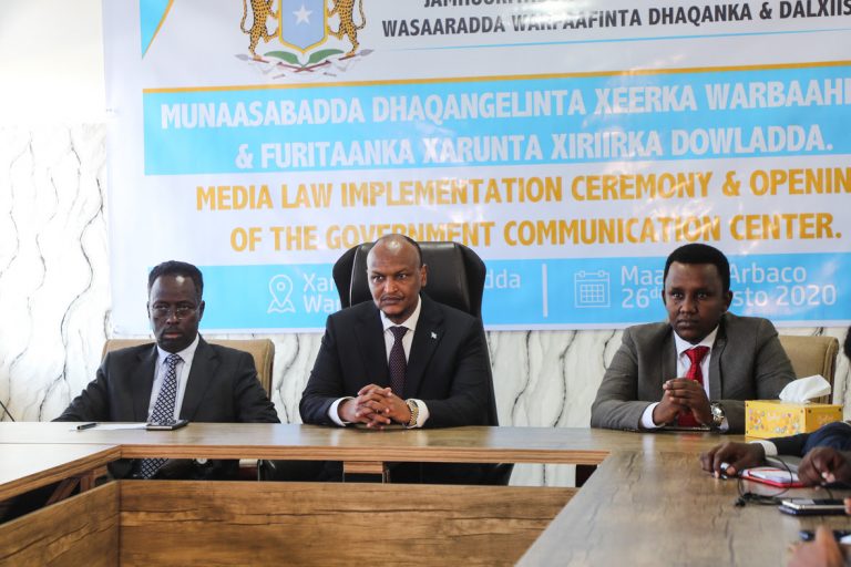 Sii hayaha Ra’iisul wasaaraha XFS “Ciqaabta iyo mihnadda Saxafinimo waa kala caaggan yihiin.[Sawirro]