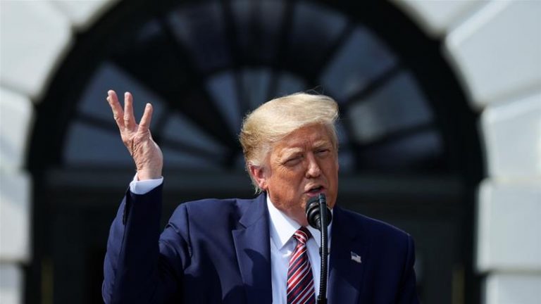 Trump oo cafinaya sarkaal baxsad ah oo dambi ku oogay Dad soomaali ah.