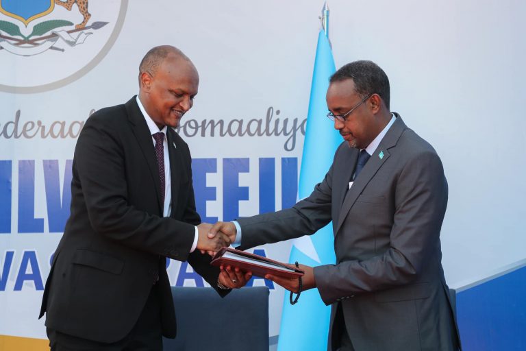 Ra’iisul wasaare Rooble oo si rasmi ah xilkiisa ula wareegay+Sawirro.