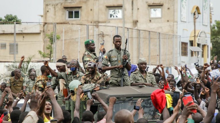 Ciidamada Afgambiyay Xukuumaddii Mali oo qrsheynaya dhisidda Dowlad rayid ah.