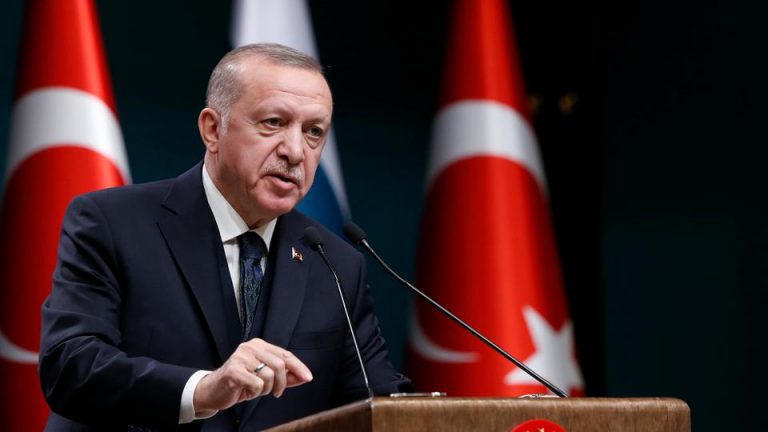 Erdogan oo beeniyay in Turkigu dagaalyahanno Suuriyaan ah u dirtay  Azerbaijan