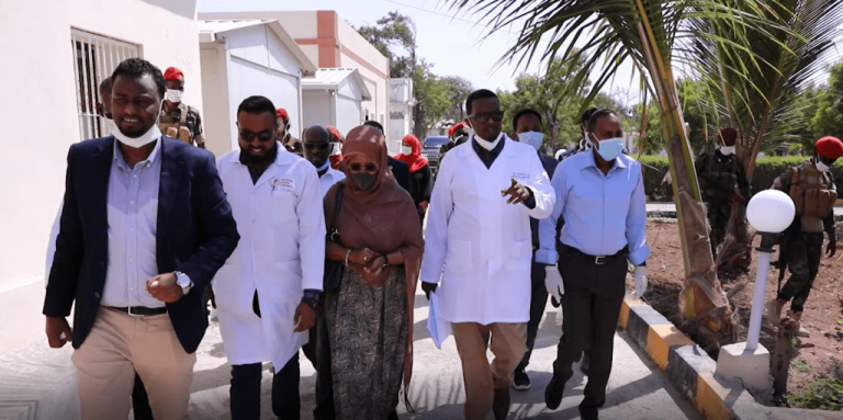 Ra’iisal-wasaare Rooble oo kormeeray qaar ka mid ah isbitaallada Muqdisho.
