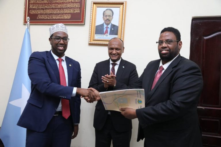 Wasiiru dawlaha cusub ee Madaxtooyada Qaranka oo xilka la wareegay +Sawirro.