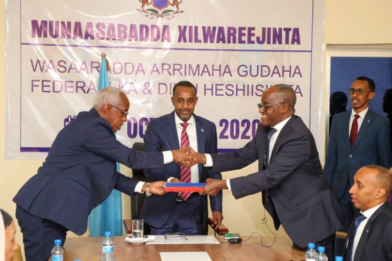 Ra’iisul Wasaare Rooble oo xilka u kala wareejiyey Wasiirrada Arrimaha Gudaha, iyo Amniga ee XF Soomaaliya.