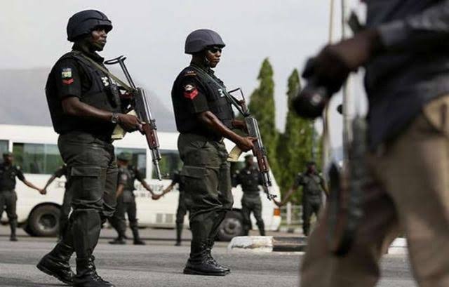 Nigeria oo baareysa xad gudubyo ay ku kaceen ciidankeeda gaarka ah.