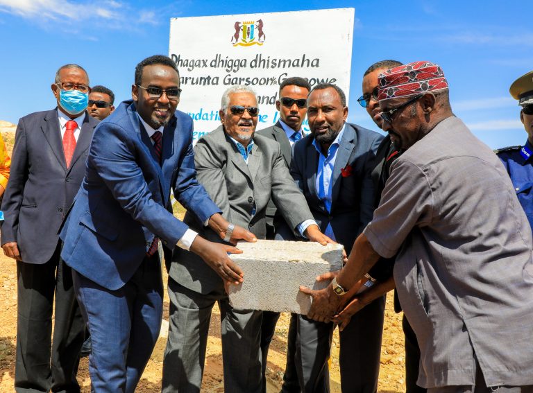 Ku-simaha Madaxweynaha Puntland oo dhagax dhigay xarunta hay’adda Garsoorka+(SAWIRRO).