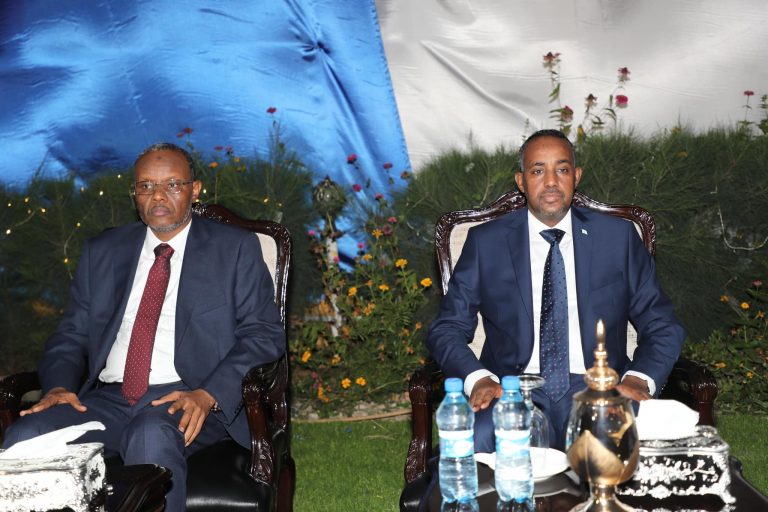Ra’iisul wasaare Rooble oo xaflad sagootin ah loogu qabtay Baydhabo+(SAWIRRO).