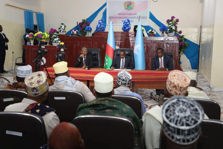 Ra’iisulwasaare Rooble oo kulan la qaatay Odayaasha Dhaqanka Baydhabo+(SAWIRRO).