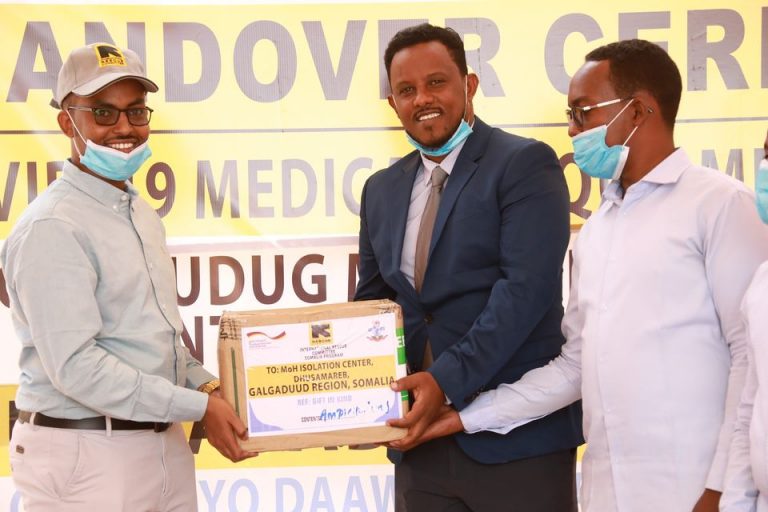 Xafiiska Arrimaha Dibadda ee Dowlada Jarmalka oo Deeq Dawo ah ku wareejiyay Wasaaradda Caafimaadka Galmudug+(SAWIRRO).