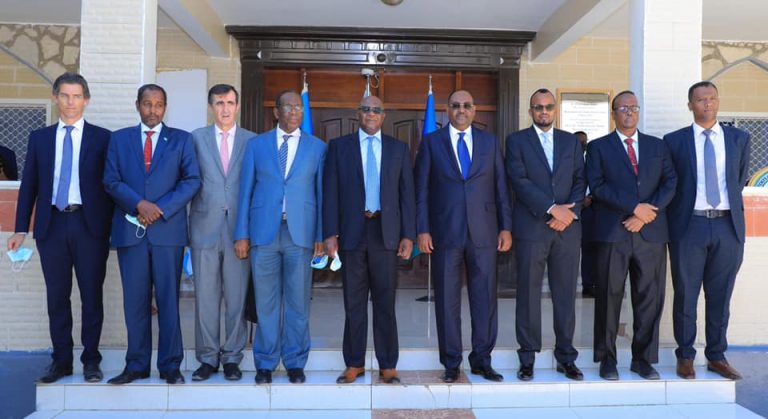 Madaxweyne Deni oo qaabilay wafdi ka socday Qaramada Midoobey, Midowga Europe , Midowga Africa iyo IGAD+(SAWIRRO)