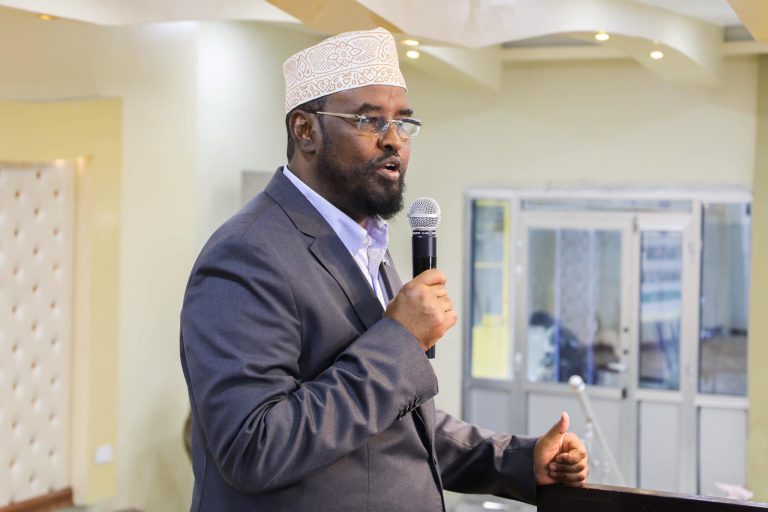 Madaxweynaha Jubbaland Axmed Madoobe ayaa u hambalyeeyay Madaxweynaha cusub ee Hirshabeelle iyo ku xigeenkiisa.