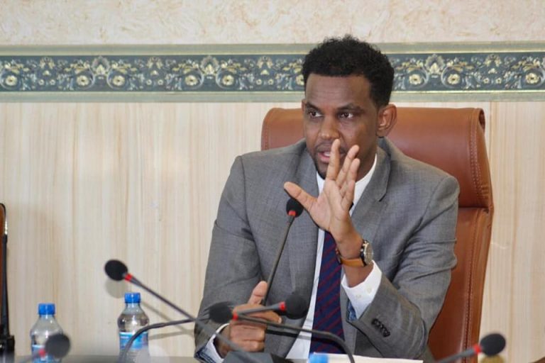 Wasiir ku-xigeenka Arrimaha Dibadda oo dib u hagaajin ku samaynaya qaab dhismeedka maamul ee Wasaaradda+(SAWIRRO).