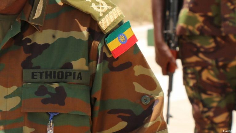 Saraakiil ka tirsan ciidanka Itoobiya oo xabsiga loo taxaabay.