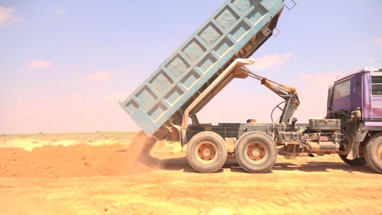 Waxaa Meel Fiican Maraayo Mashruuca Dhismaha Waddo Xariirisa Magaalooyinka Gaalkacyo Iyo Hobyo ee Gobolka Mudug+(SAWIRRO).