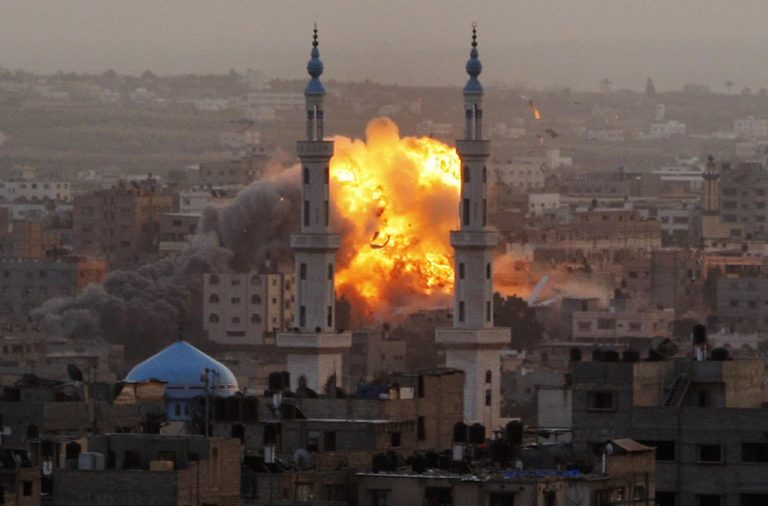 Duqeymo ay diyaaradaha Israa’iil ay ka geysteen gudaha dalka Syria ayaa waxaa ay ku dileen  seddex askari, oo ka tirsan Ciidamada Iran.