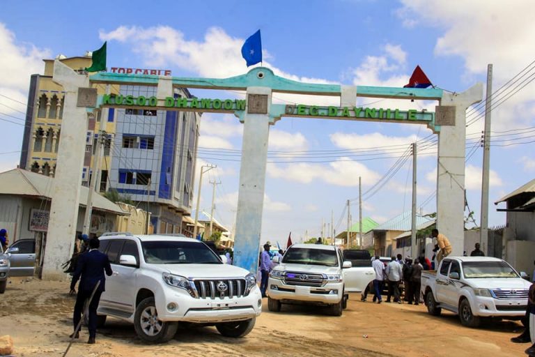 Maamulka Degmada Deyniile oo kulan qado sharaf ah u sameeyay guddoomiyaha Baarlamaanka Galmudug.