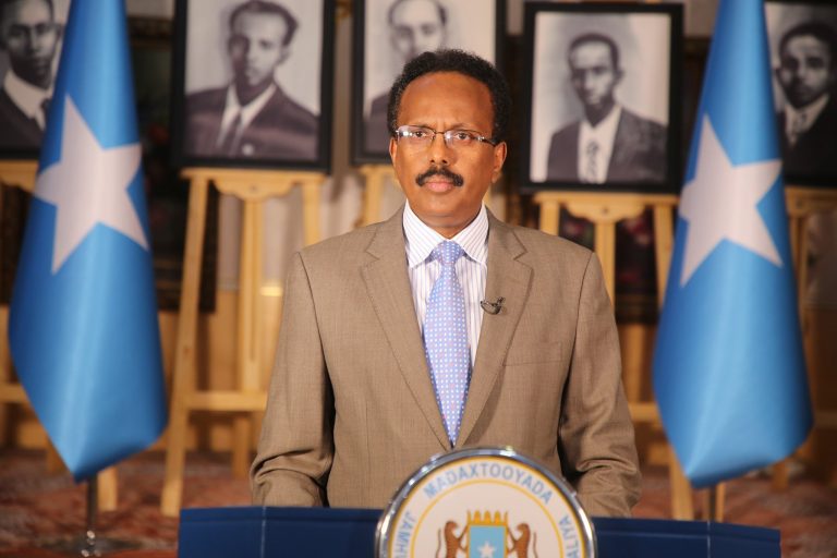 Madaxweyne Farmaajo Oo U Hambalyeeyay Madaxweynaha Cusub Ee Hirshabeelle Iyo Ku-Xigeenkiisa.
