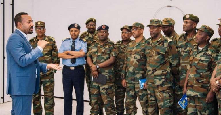 Ra’isulwasaaraha Itoobiya Abiy Ahmed oo si badalo balaaran ku sameeyay hogaanka ciidanka dalkaasi.