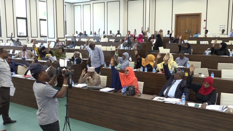 Xildhibaannada Golaha Shacabka oo ansixiyay Hindise Sharciyeedka Adeegyada Baaritaanka Beeraha+(SAWIRRO).
