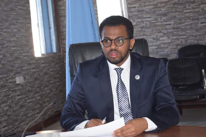 Wasiirka Howlaha guud JFS Mudane Maxamed Aadan Macalin ayaa shirka todobaadlaha la yeeshay Madaxda Qeybaha kala duwan ee Wasaaradda+(SAWIRRO).