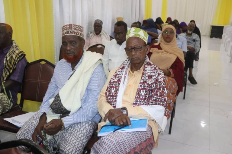 Kulan looga hadlayay dib u eegista Dastuurka Dalka oo lagu qabtay Magaalada Dhuusamareeb ee xarunta Maamulka Galmudug+(SAWIRRO).
