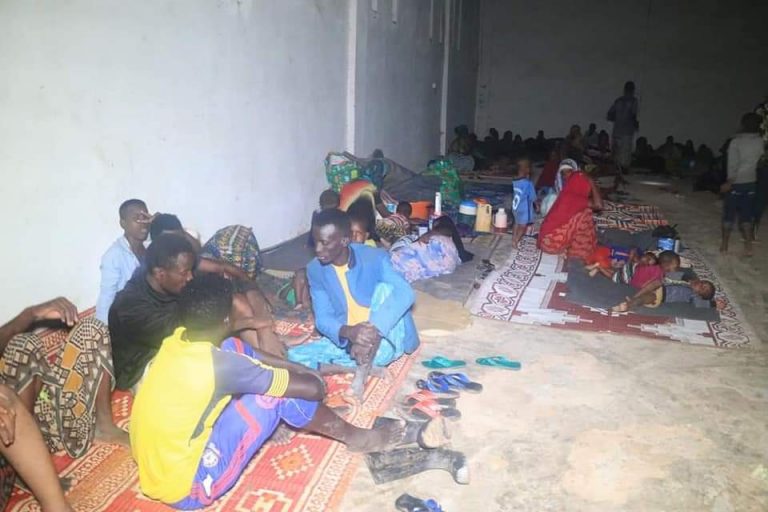 Ciidanka Puntland oo u gurmad u fidiyay dadka barakacayaasha ah ee ku nool Boosaaso ka dib saameeynta roobabkii Gobolkaasi.