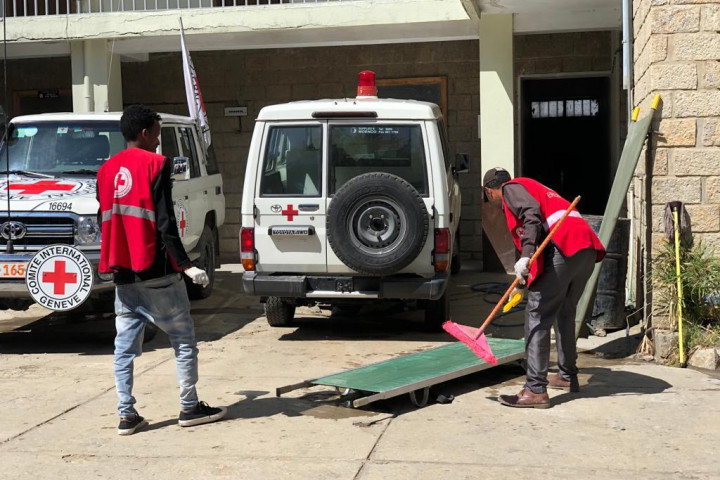 Isbitaalka Magaalada Mekelle ee dalka Itoobiya oo daawooyinka ay ka sii dhamaanayaan Xilli dad faro badan oo dhaawac la keenayo wali.