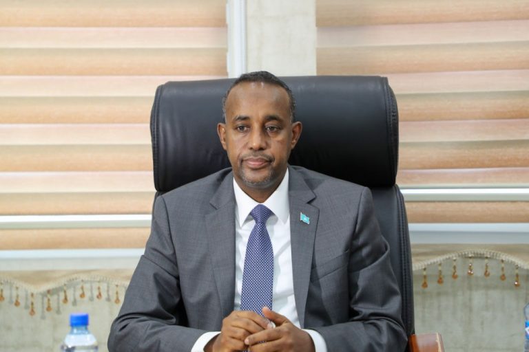 Ra’iisul Wasaare Rooble oo adkeeyey dagaalka ay Xukuumaddu ku wajahayso musuqmaasuqa “SAWIRRO”