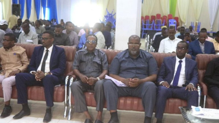 Hay’adaha Dastuurka oo kulan la yeeshay Golaha Sharci Dajinta Hirshabelle+(SAWIRRO).