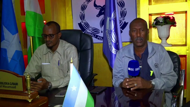 Ciidamada Ammaanka magaalada Boosaaso ee Gobolka Bari ayaa soo bandhigay Rag loo haysto Dil iyo Kufsi Magaaladaasi loogu geystay Gabadh yar+(SAWIRRO).