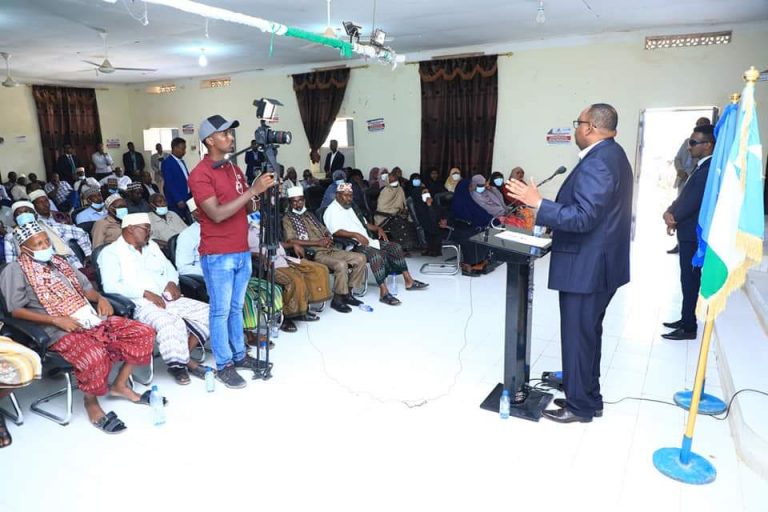 Madaxweyne Deni: Cidii diida lacagta Shilin Soomaaliga Sharciga ayaan la tiigsaneynaa+(SAWIRRO).