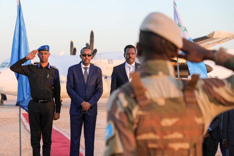 Ra’iisul Wasaare Rooble oo si weyn loogu soo dhaweeyey Galmudug+(SAWIRRO).