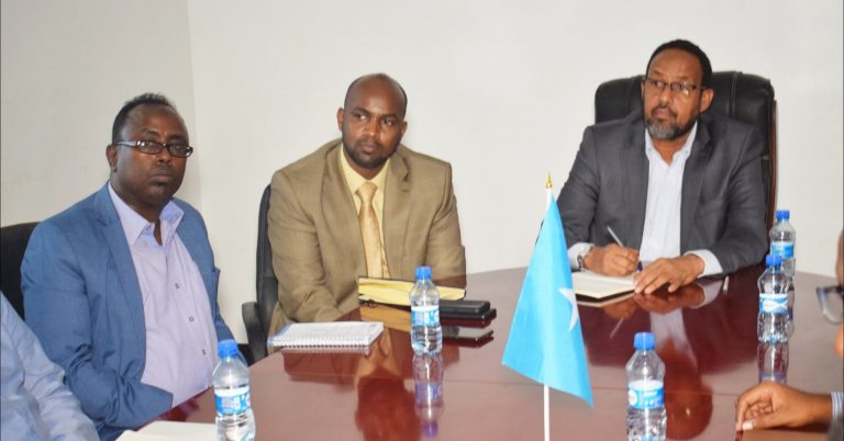 Wasiirka Wasaaradda Waxbarashada Hiddaha iyo Tacliinta oo kulan la qaatay xubno ka socday Jaamacadaha Dalka.