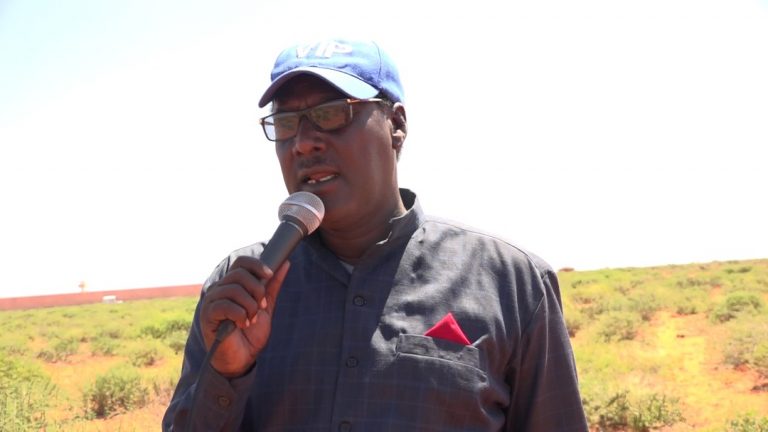 Cabdiraxmaan Cali Diiriye Gudoomiyaha Gobolka Mudug oo Kormeeray Dhismayaal Cusub oo lagu kordhiyay Isbitalka guud ee Gobolkaasi+(SAWIRRO).