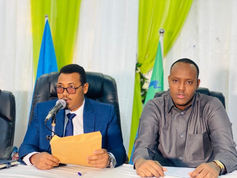 Barlamaanka Hirshabeelle oo meelmariyay waxka badalka muddo xileedka Barlamaanka iyo xukuumadda+(SAWIRRO).