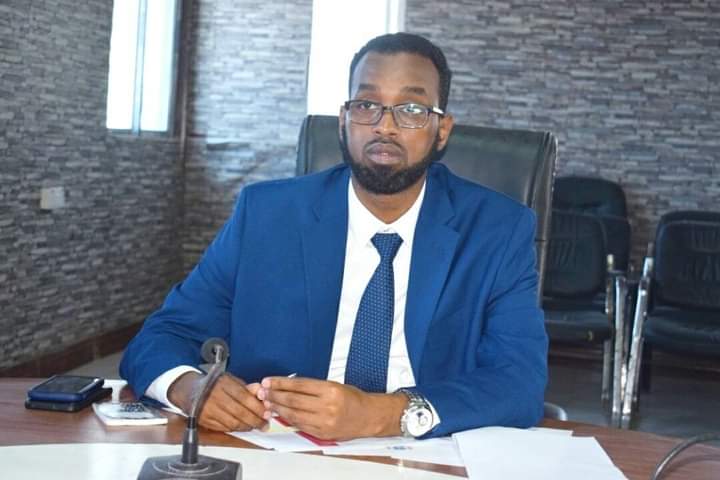 Wasiir ku xigeenka wasaaradda Hawlaha guud oo gudoomiyay shirka todobaadlaha ah ee wasaaradda+(SAWIRRO).