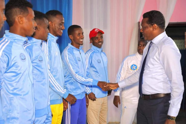 Madaxweyne Qoor Qoor oo kulan sagootin ah usameeyay kooxda  kubadda cagta Galmudug+(SAWIRRO).