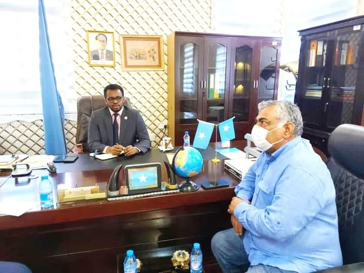 Wasiirka Hawlaha Guud ee XfS oo kulan la yeeshay shirkadda dhisaysa Waddada Muqdisho iyo Afgooye.