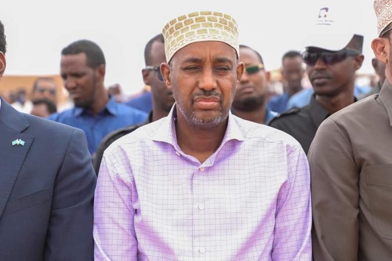 Ra’iisul Wasaare Rooble oo ka qeyb galay Aaska Saraakiishii Qaranka ee ku shahiiday Qaraxii Gaalkacyo+(SAWIRRO).