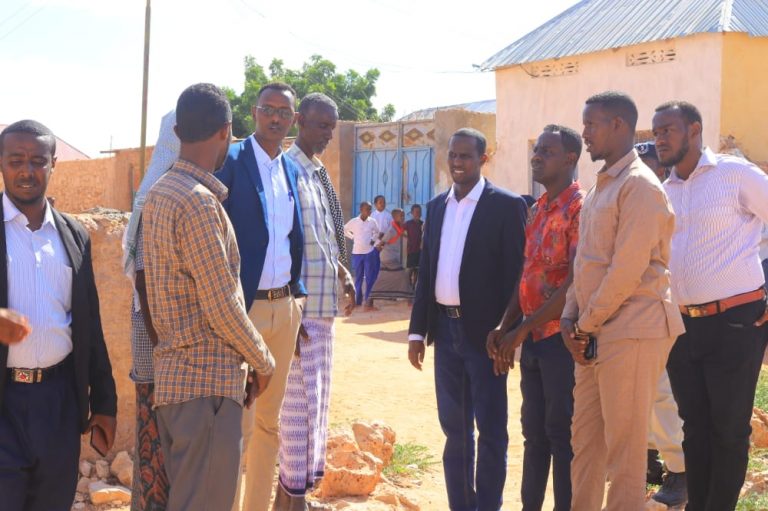Duqa Degmada Galkacyo oo kormeeray Xaafadaha Magaalada+(SAWIRRO).