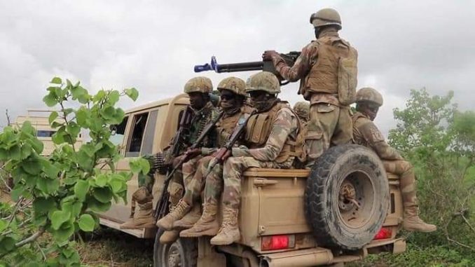Ciidanka Kumaandooska Danab oo dilay ku dhawaad 20 ka tirsan maleeshiyada Al-Shabaab oo isugu jiray Ajaanib iyo Soomaali.