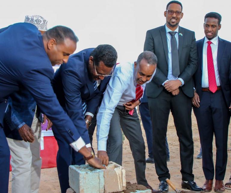 Ra’iisul Wasaare Rooble oo Dhagax Dhigay Garoonka Diyaaradaha ee Dhuusamareeb+(SAWIRRO).