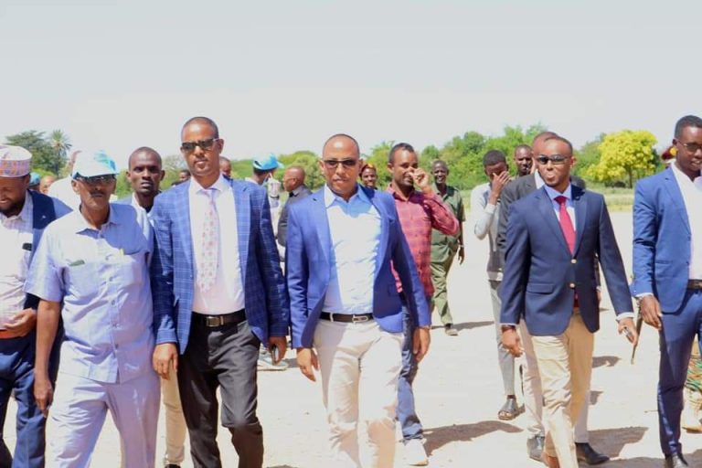 Wafdi Wasiiro ah oo ka socday dowlad Goboleedka Koonfur Galbeed oo si weyn loogu soo dhoweeyey magaalada Xudur+(SAWIRRO).