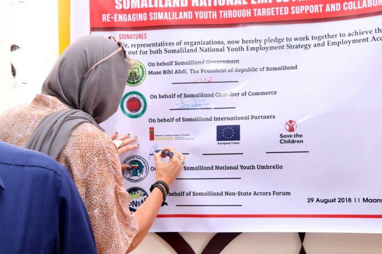 Shir looga hadlayo shaqo la’aanta oo Muqdisho ka furmaya.
