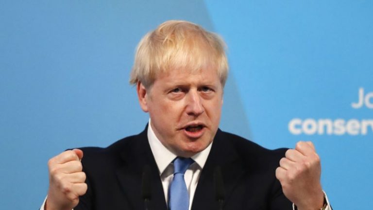 In ka badan 40 dal oo UK saaray xayiraad dhanka duulimaadka ah taas oo saameyn ku yeelatay dhaqaalaha iyo nolosha dadka UK.